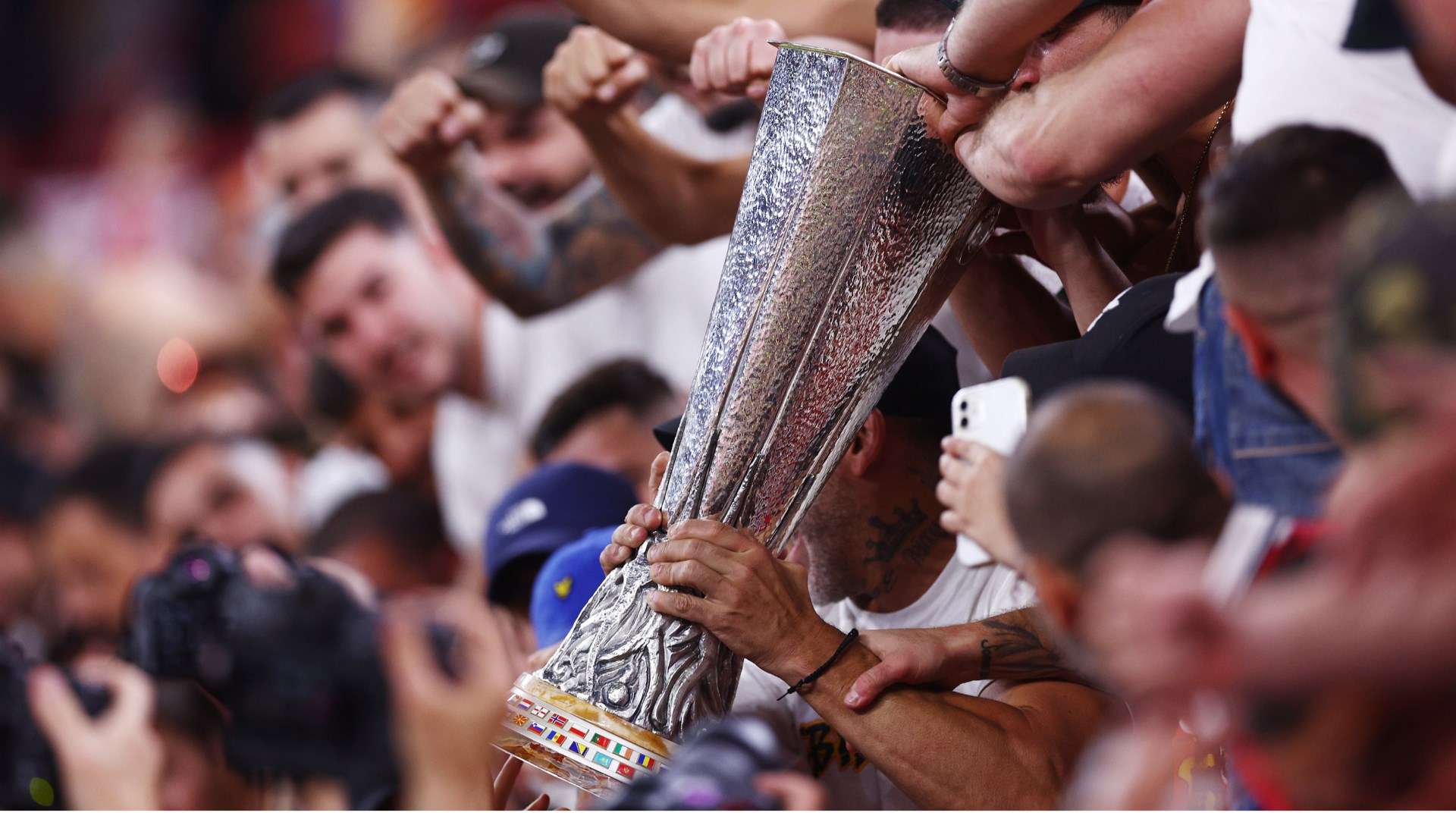 球迷开始关 球迷开始关